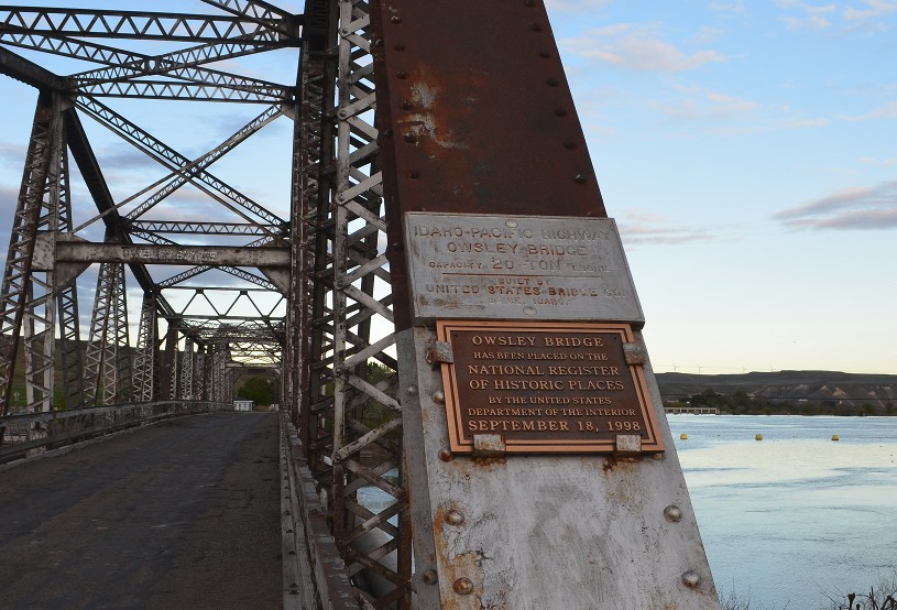 Nameplate & historic plaque on Owsley Bridge.